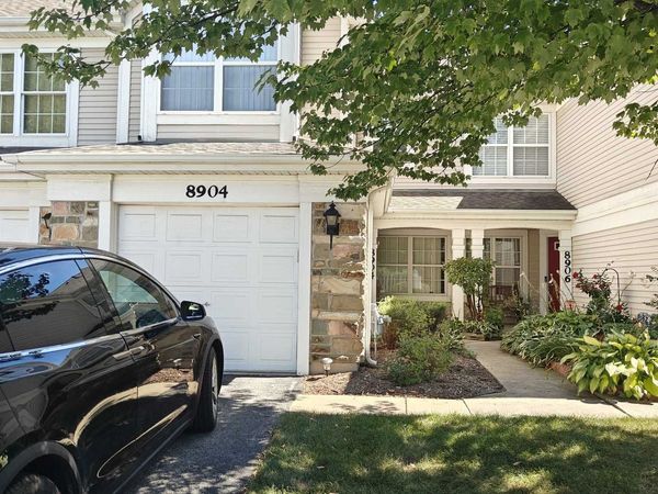 8904 W HEATHWOOD Circle, Unit 8904, Niles, IL 60714