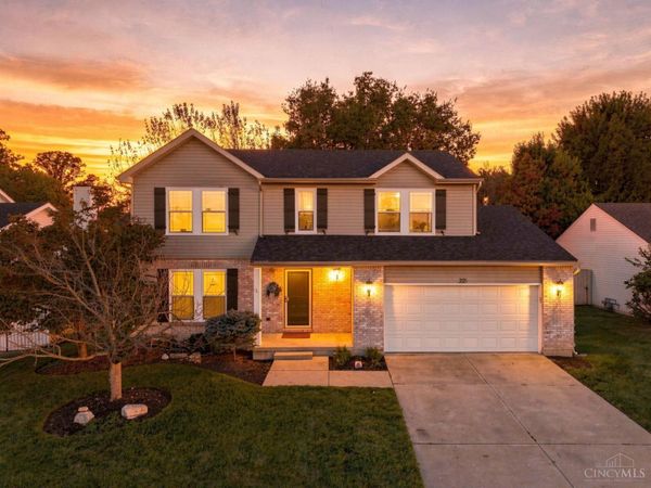 221 Clearbrook Drive, Franklin, OH 45005