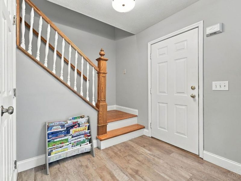 221 Clearbrook Drive, Franklin, OH 45005 Photo 5