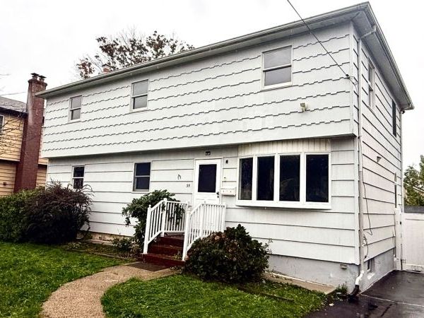35 Fiat Ave, Woodbridge, NJ 08830
