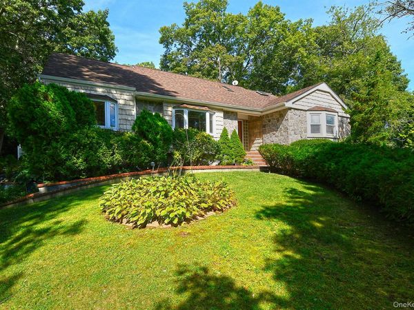 4 Village Hill Drive , Dix Hills, NY 11746