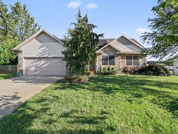 27420 Birmingham Court, Paw Paw, MI 49079