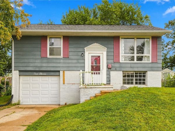 211 Fleetwood SW, Cedar Rapids, IA 52404