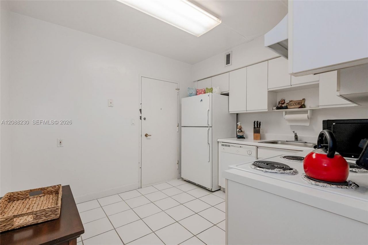 5700 Collins Ave, Unit 12D, Miami Beach, FL 33140 Photo