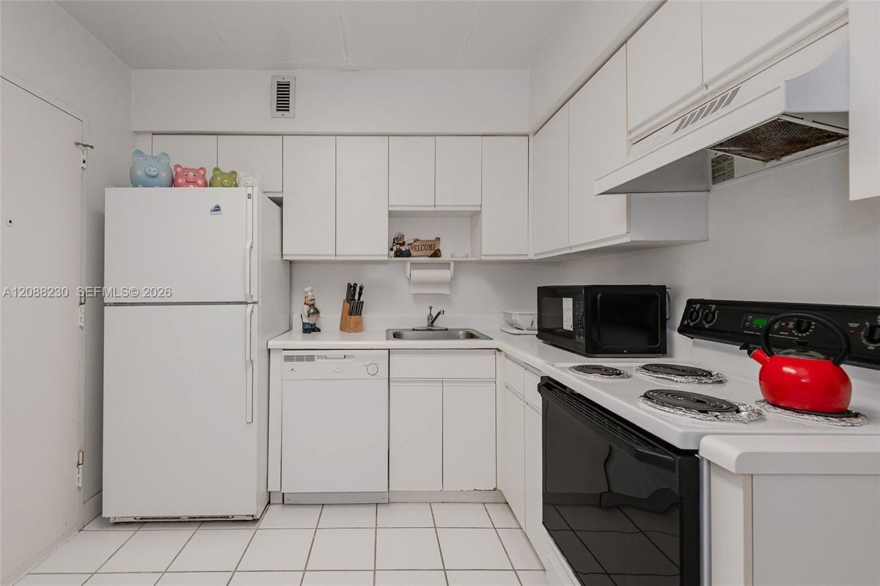 5700 Collins Ave, Unit 12D, Miami Beach, FL 33140 Photo