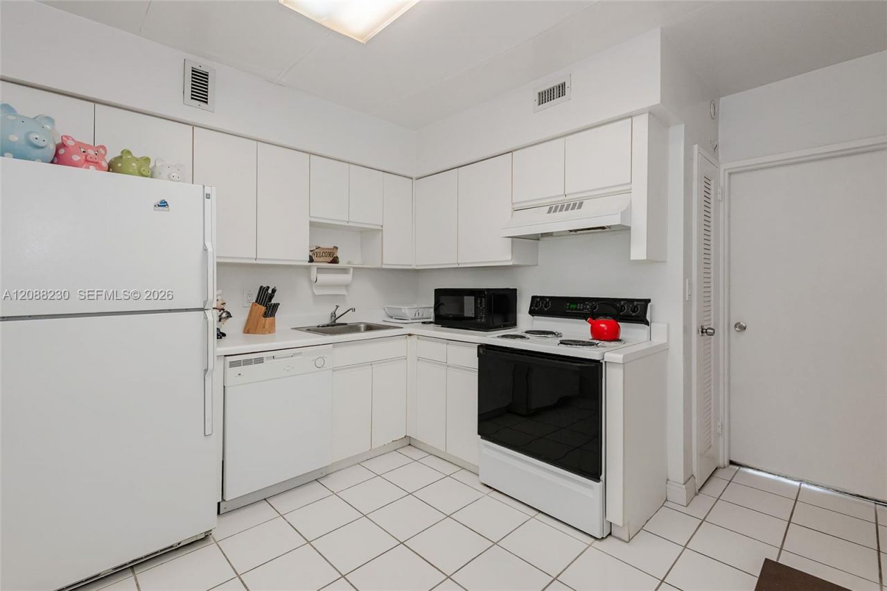 5700 Collins Ave, Unit 12D, Miami Beach, FL 33140 Photo