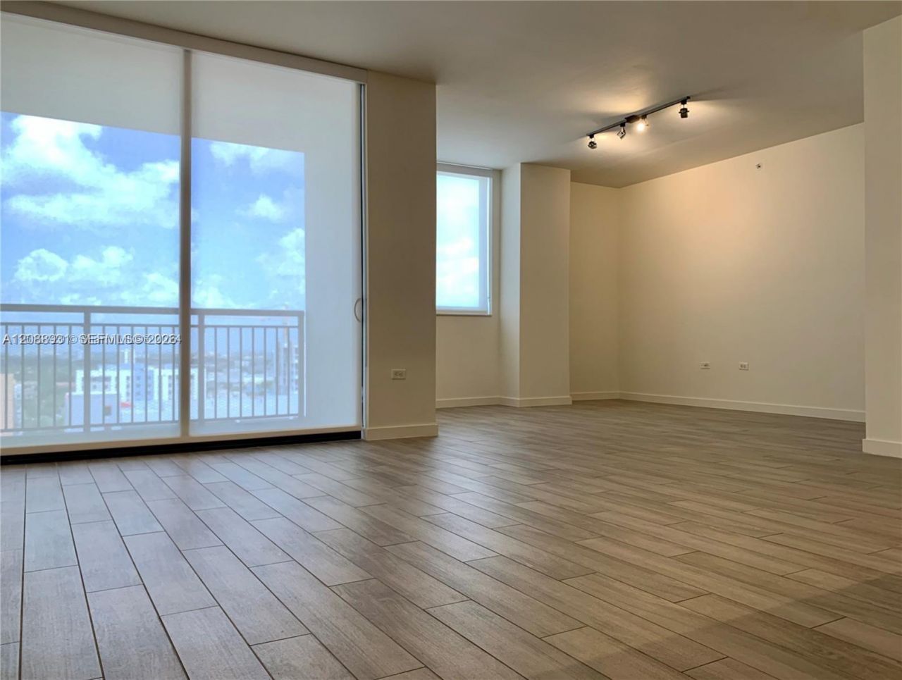 999 SW 1st Ave, Unit 3206, Miami, FL 33130 Photo