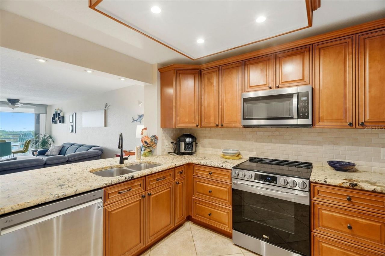 4823 Ebbtide Lane, Unit 404, Port Richey, FL 34668 Photo
