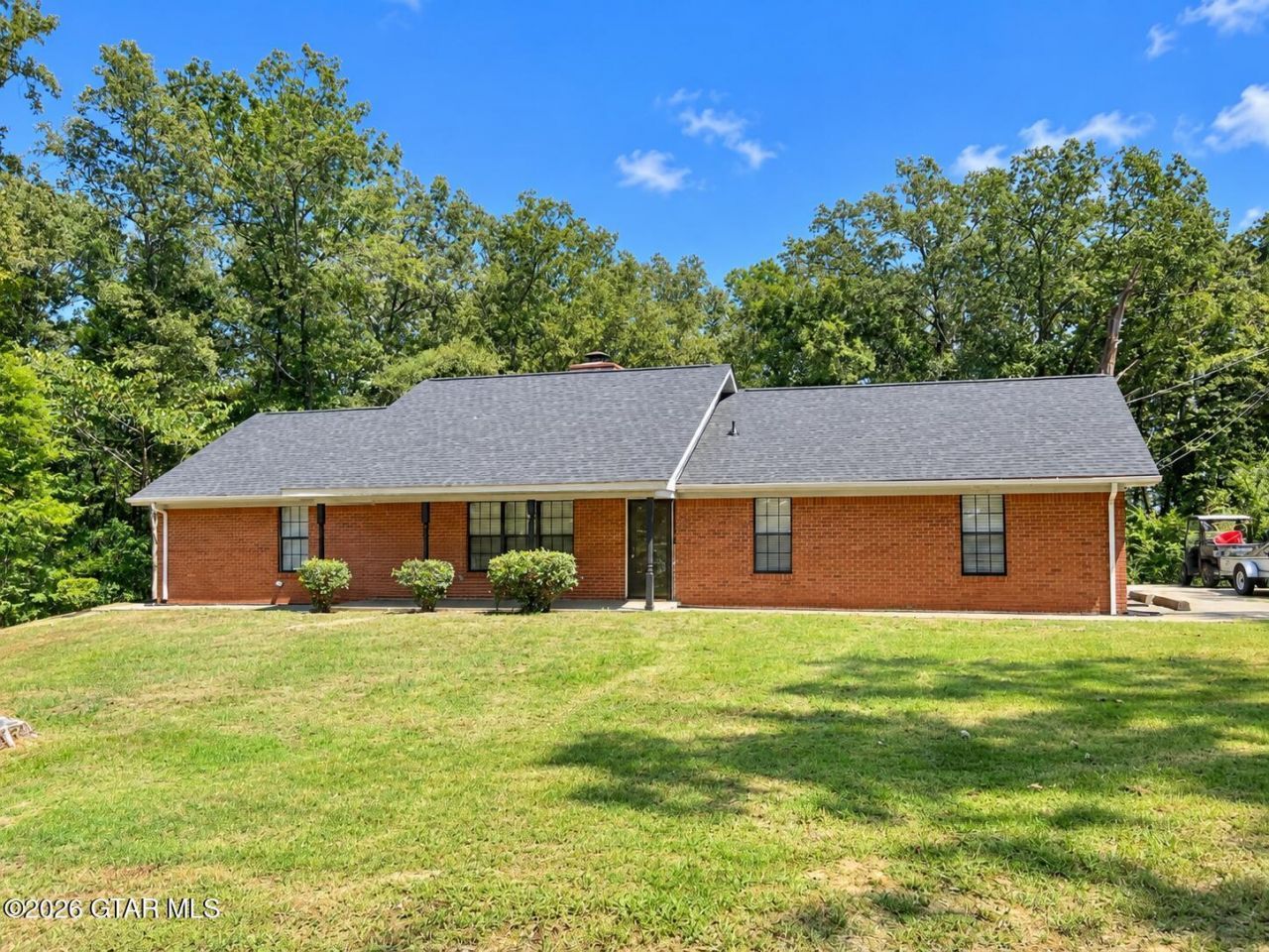 499 W Lowndes Drive, Columbus, MS 39701 Main Photo