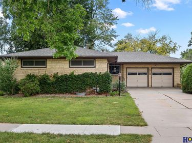 1719 E Manor Drive, Lincoln, NE 68506