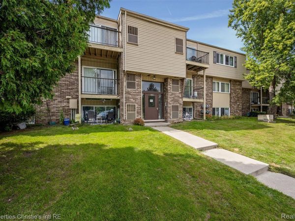 38255 Fairway Court, Unit 74A, Clinton Township, Mi 48038