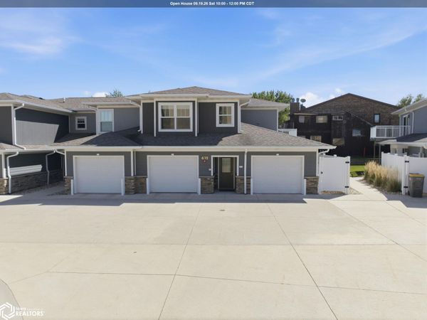635 Briarstone Dr #10, Unit 10, Mason City, IA 50401