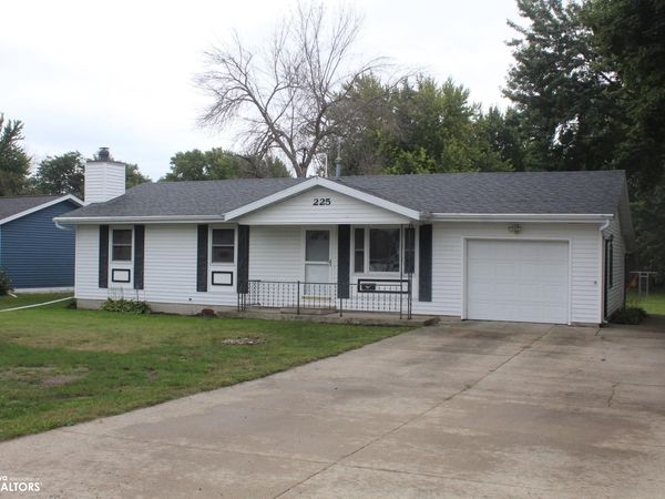225 W Lyons Street, Garner, IA 50438