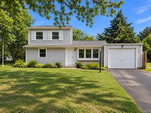 1065 Udall Road , Bay Shore, NY 11706