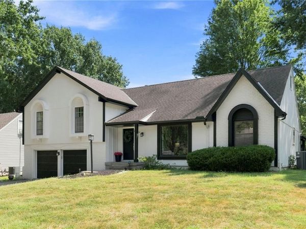 12021 W 100TH Street, Lenexa, KS 66215