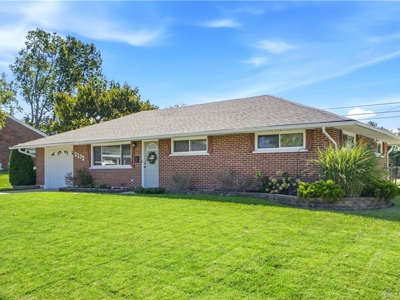 2272 Bushwick Drive, West Carrollton, OH 45439 Photo 2