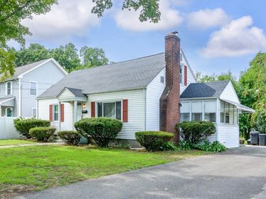 44 Arthur St, Springfield, MA 01104