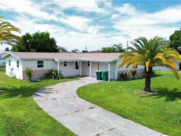 160 Francis DR NE, PORT CHARLOTTE, FL 33952