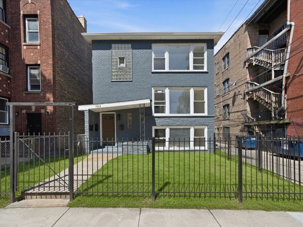 7914 S Essex Avenue, Chicago, IL 60617