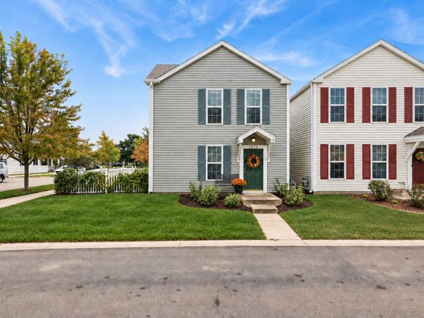 1572 Victoria Park Circle, Aurora, IL 60504
