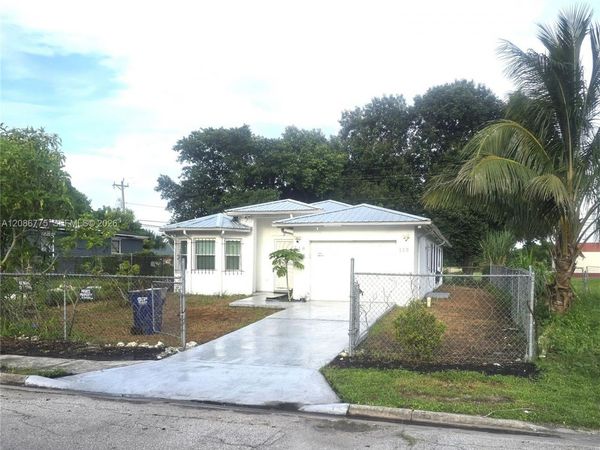 110 NW 9th Ave , South Bay, FL 33493