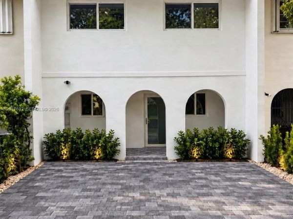 7164 W 3rd Ave, Hialeah, FL 33014