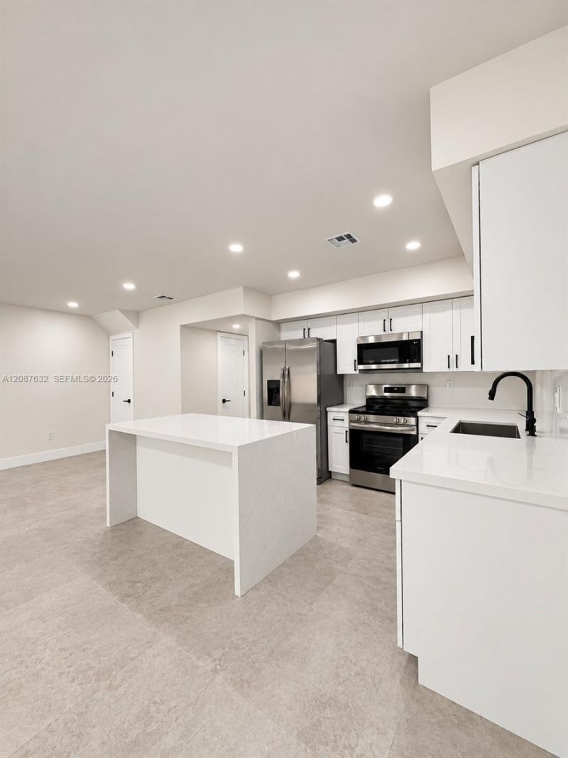 7164 W 3rd Ave, Hialeah, FL 33014 Photo