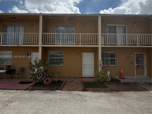 10962 SW 4th St, Unit I2, Sweetwater, FL 33174