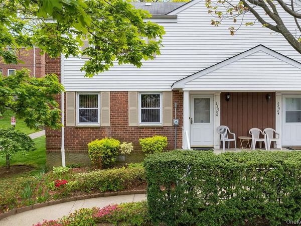 229-06 69th Avenue, Unit 39, Oakland Gardens, NY 11364