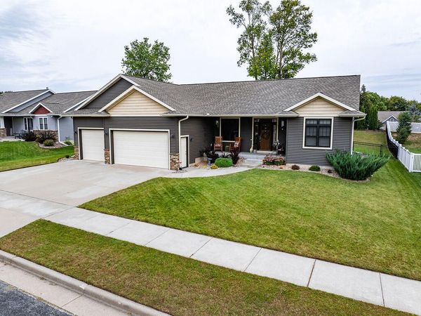 709 Deerwood St, Holmen, WI 54636