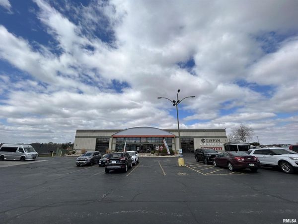 5120 N Brady Street , Davenport, IA 52806