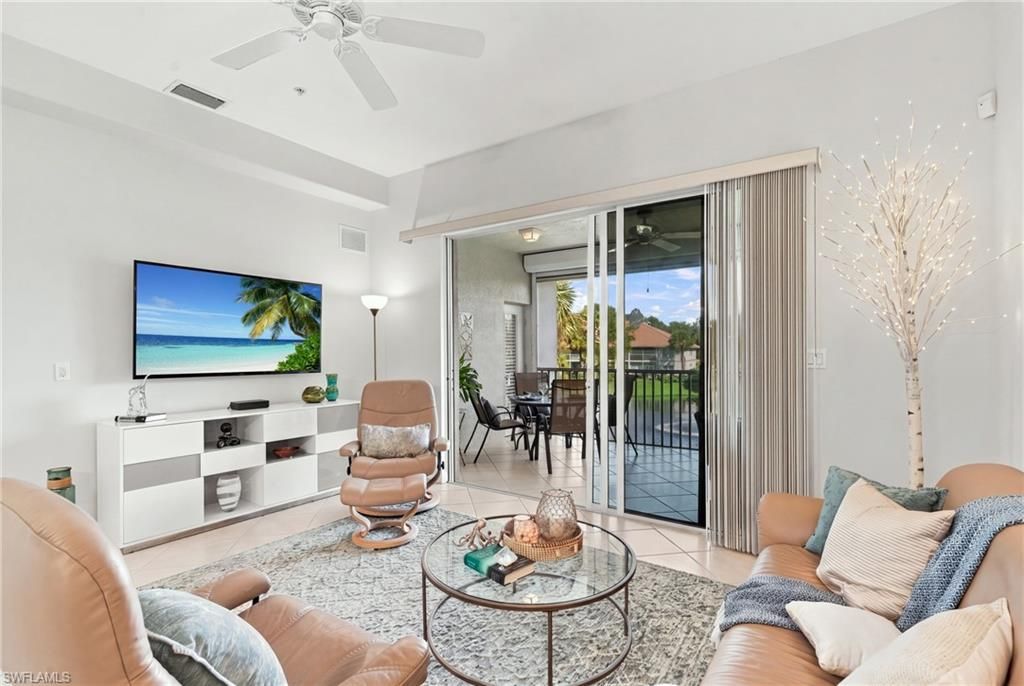1112 Manor Lake Dr, Unit 202, Naples, FL 34110 Photo