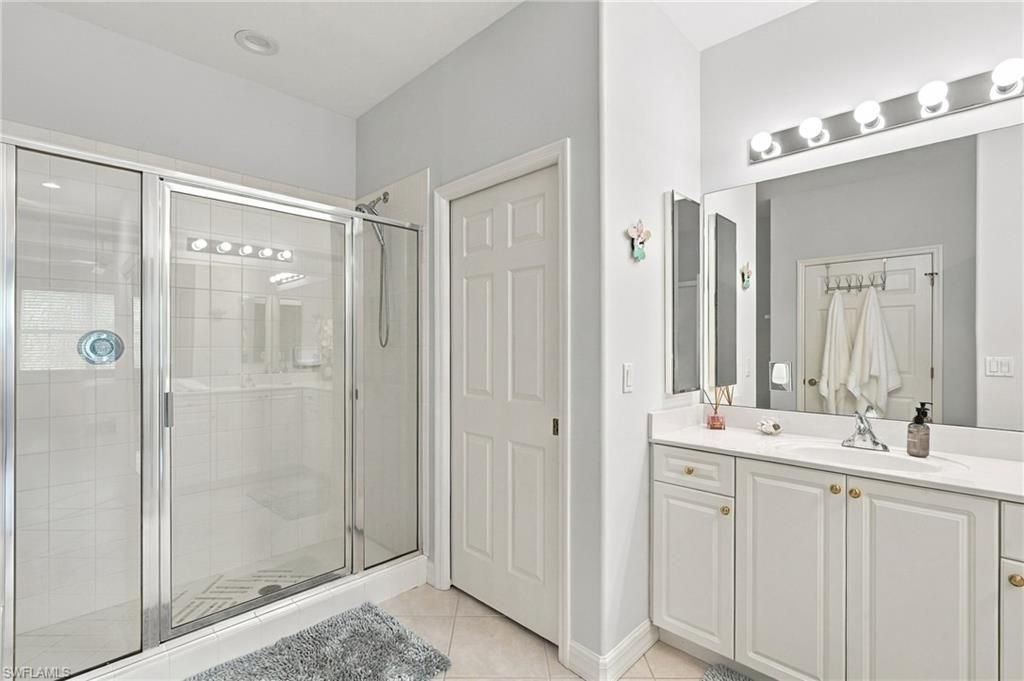 1112 Manor Lake Dr, Unit 202, Naples, FL 34110 Photo