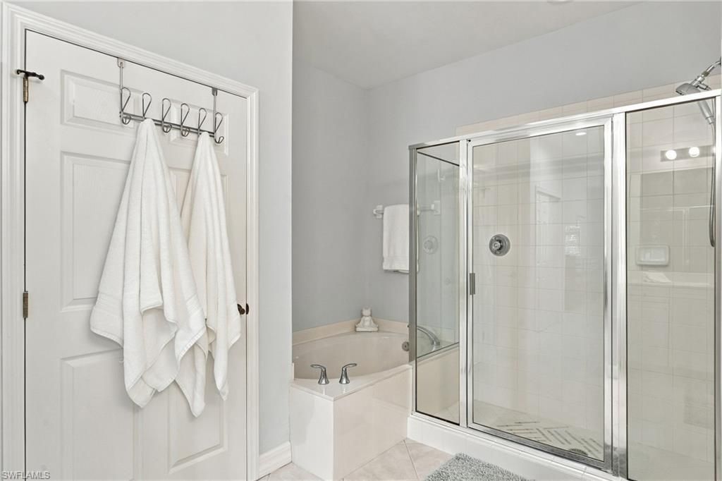 1112 Manor Lake Dr, Unit 202, Naples, FL 34110 Photo