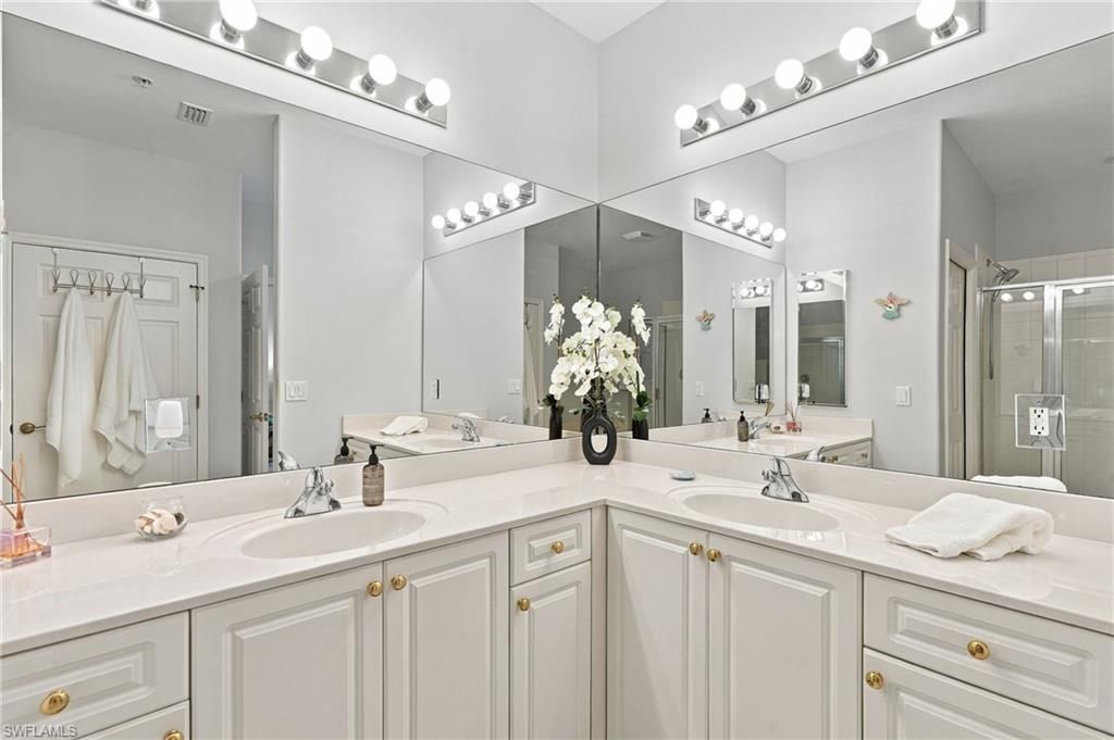 1112 Manor Lake Dr, Unit 202, Naples, FL 34110 Photo