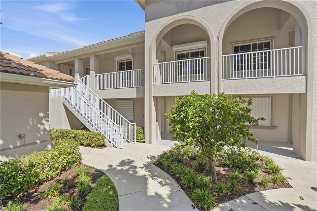 1112 Manor Lake Dr, Unit 202, Naples, FL 34110 Photo