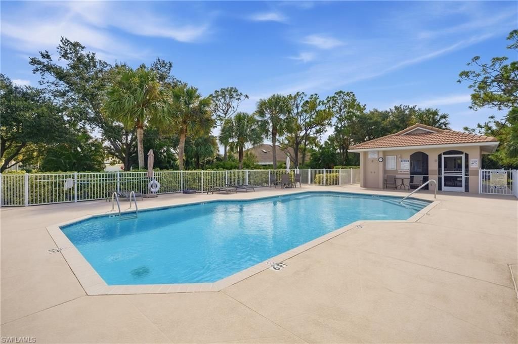 1112 Manor Lake Dr, Unit 202, Naples, FL 34110 Photo