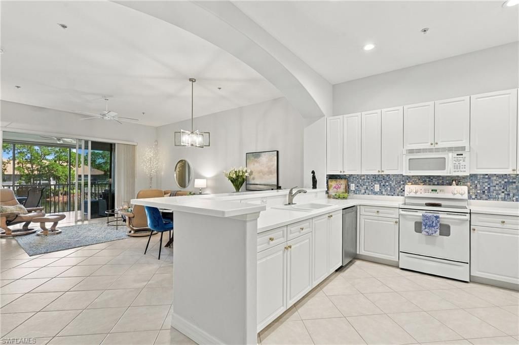 1112 Manor Lake Dr, Unit 202, Naples, FL 34110 Photo