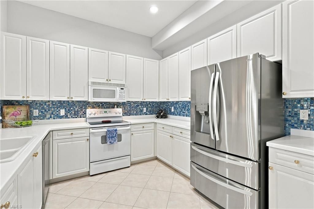 1112 Manor Lake Dr, Unit 202, Naples, FL 34110 Photo