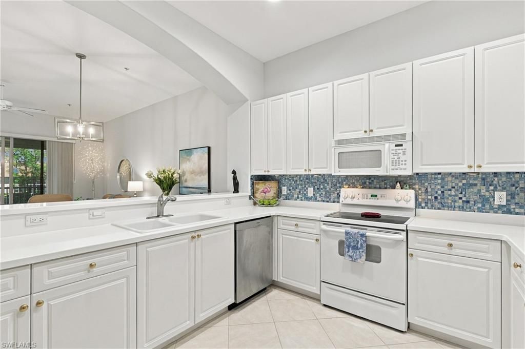 1112 Manor Lake Dr, Unit 202, Naples, FL 34110 Photo