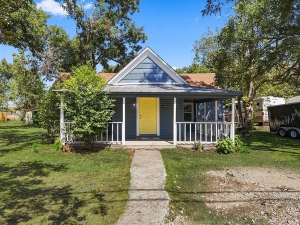 417 E Hughes Street, Collinsville, TX 76233