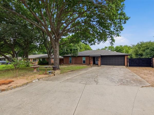 917 E Worth Street, Grapevine, TX 76051