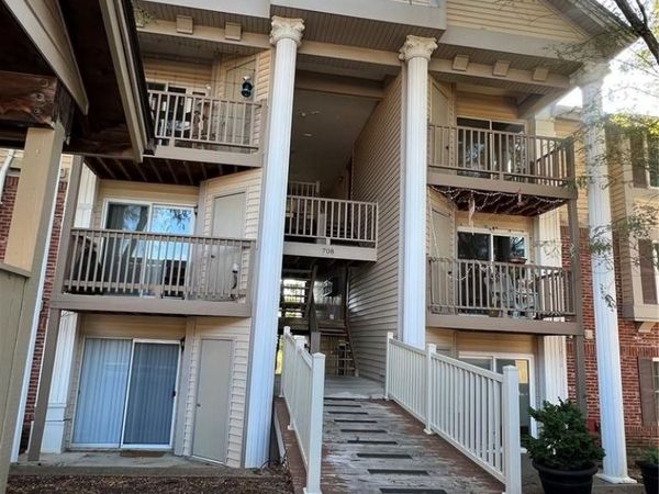 708 L Ridgeside Drive, Unit L, Ballwin, MO 63021