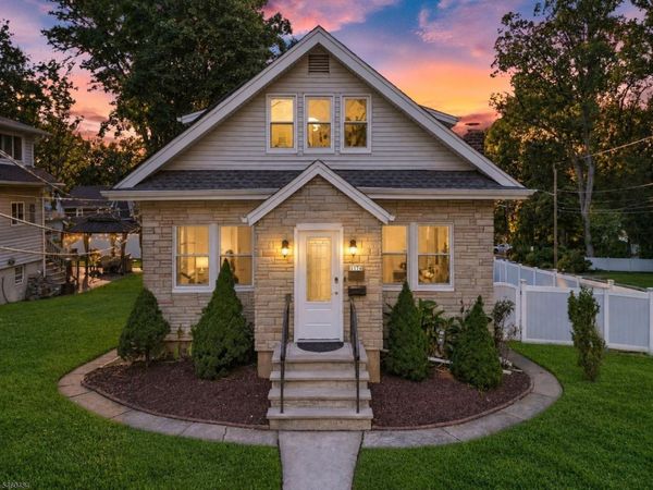 1176 Julia St, Teaneck, NJ 07666