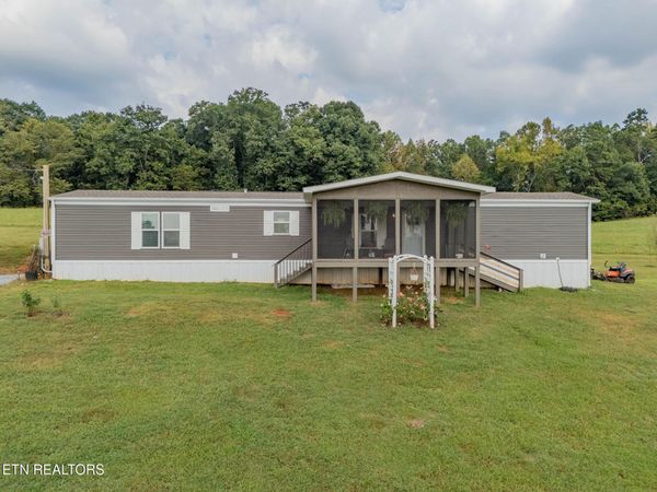 3833 Strong Rd, Mascot, TN 37806