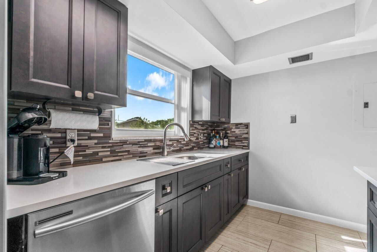 2037 S Seacrest Boulevard, Unit B, Boynton Beach, FL 33435 Photo
