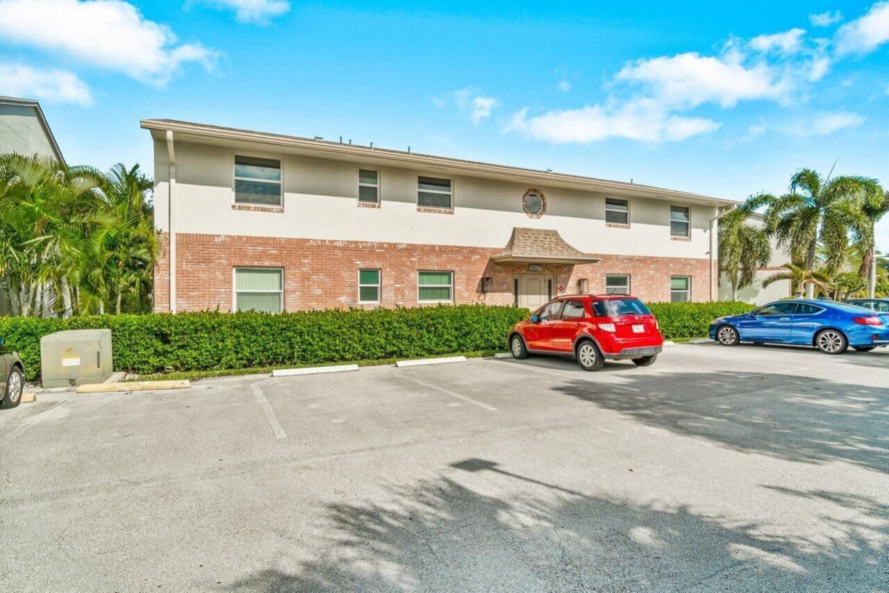 2037 S Seacrest Boulevard, Unit B, Boynton Beach, FL 33435 Photo