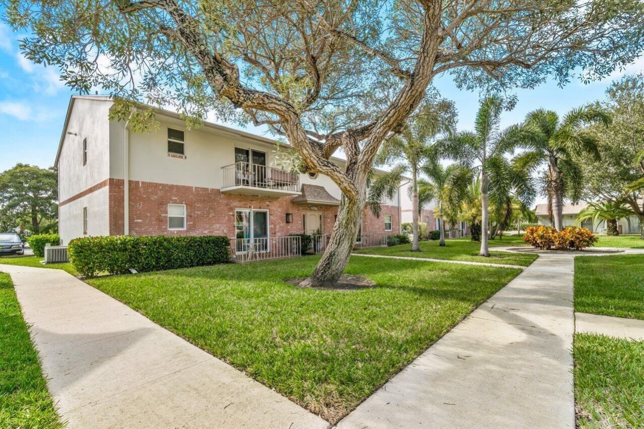 2037 S Seacrest Boulevard, Unit B, Boynton Beach, FL 33435 Photo