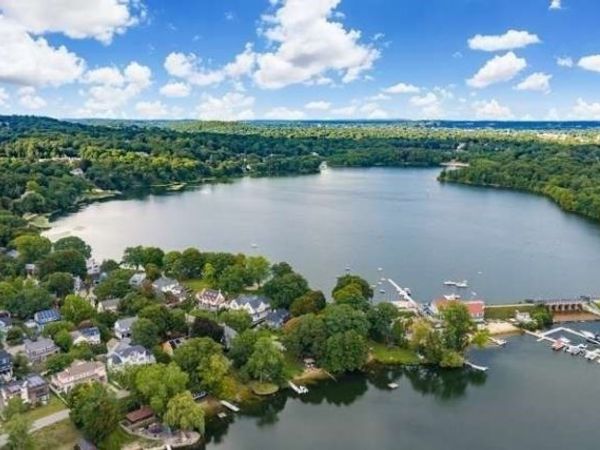 30 Lake Shore Drive, Arlington, MA 02474