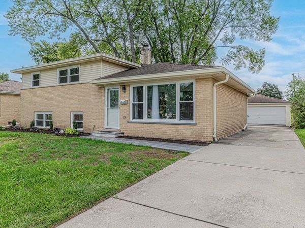 1321 Marcy Lane, Wheeling, IL 60090
